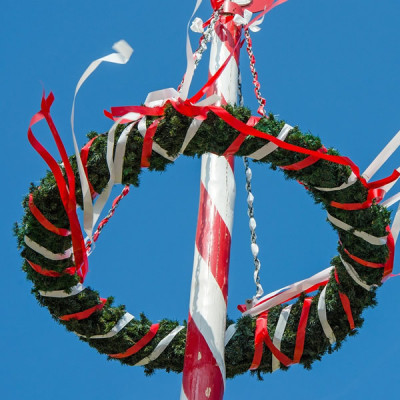 Aufstellen des Maibaums